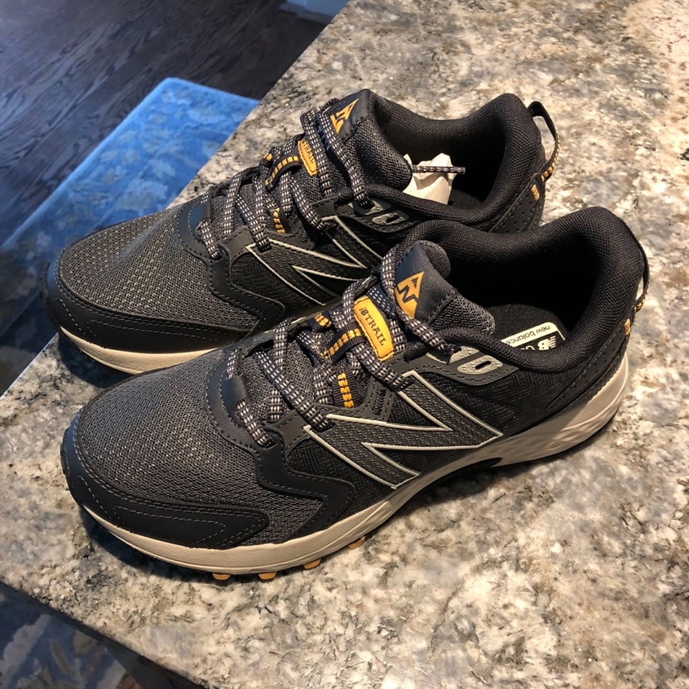 New Balance Men's Black and Tan Athletic Shoes